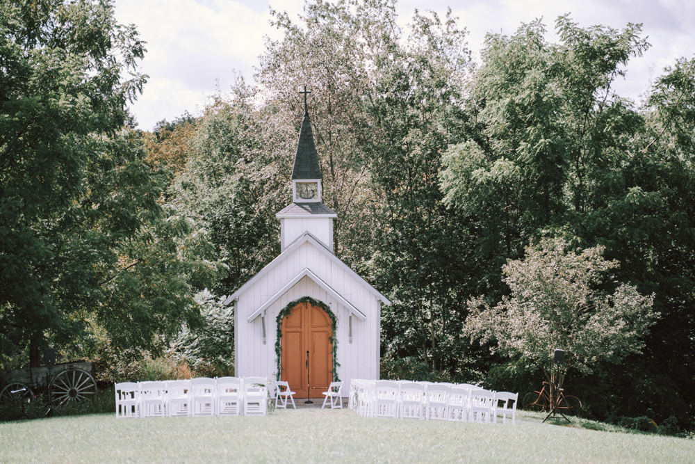 hayloft on the arch wedding ceremony chapel