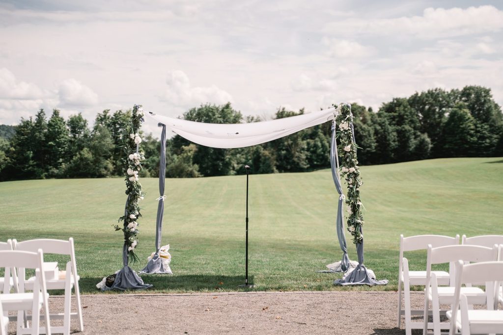 upstate ny barn wedding arch