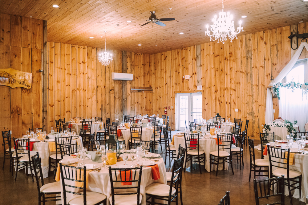 Hollie + Nick's Wolf Oak Acres Wedding Details