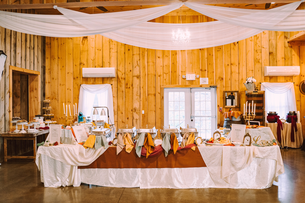 Hollie + Nick's Wolf Oak Acres Wedding Details