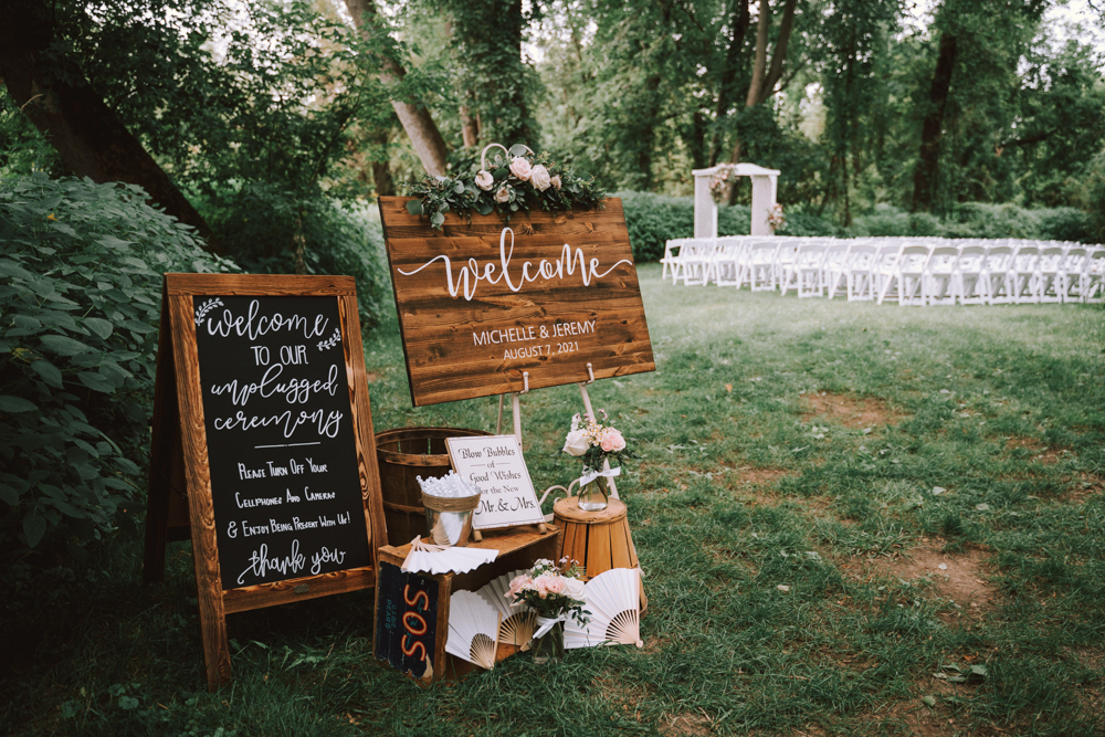 Michelle + Jeremy's Wolf Oak Acres Wedding Details