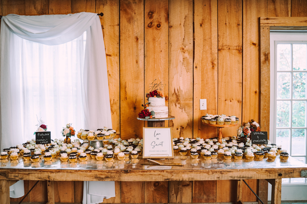 Lindsay + Alex's Wolf Oak Acres Wedding Details