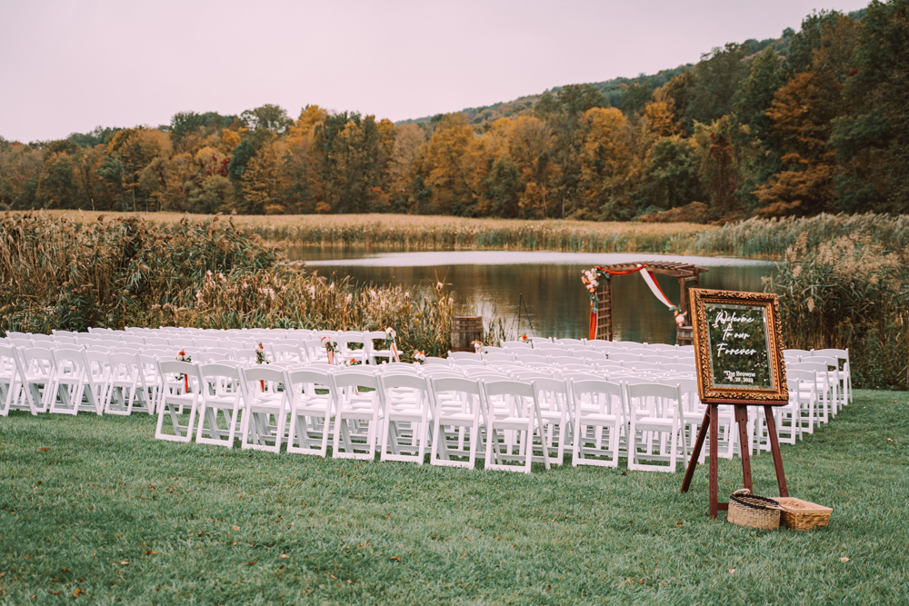 Lindsay + Alex's Wolf Oak Acres Wedding Details